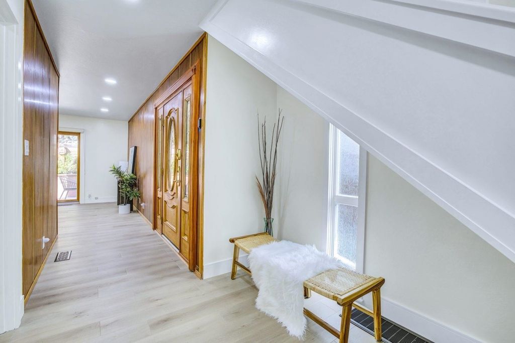 Image 4 of property listing at 6635 6635 Banning Dr, Oakland, CA 94611