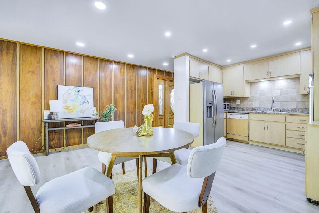 Image 6 of property listing at 6635 6635 Banning Dr, Oakland, CA 94611