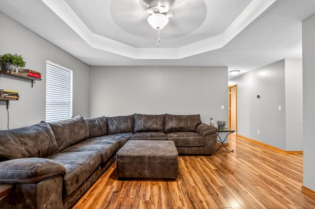 104 Canon Avenue, Clever, MO 65631