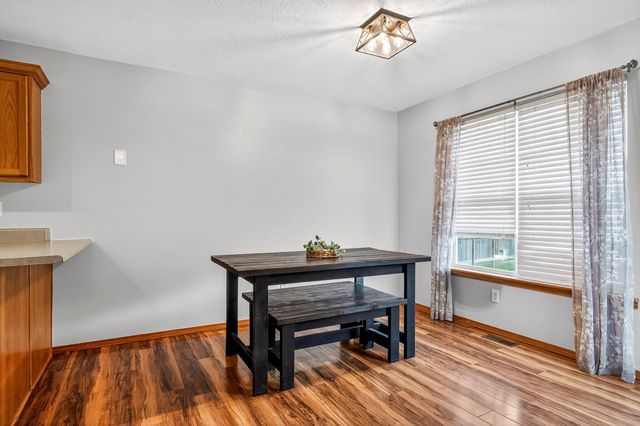 104 Canon Avenue, Clever, MO 65631