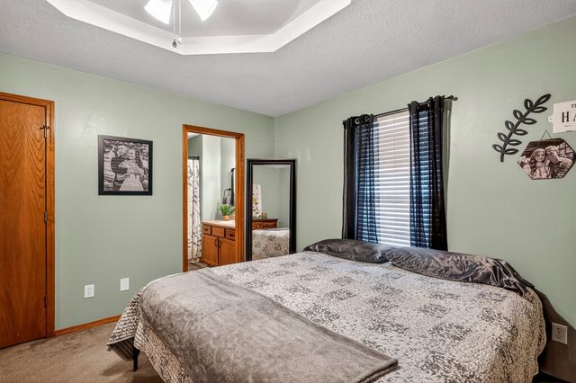 104 Canon Avenue, Clever, MO 65631