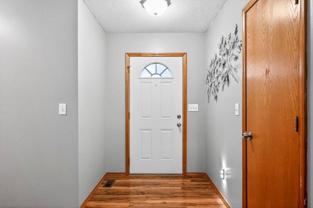 104 Canon Avenue, Clever, MO 65631