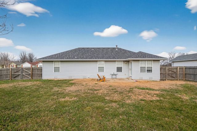 104 Canon Avenue, Clever, MO 65631