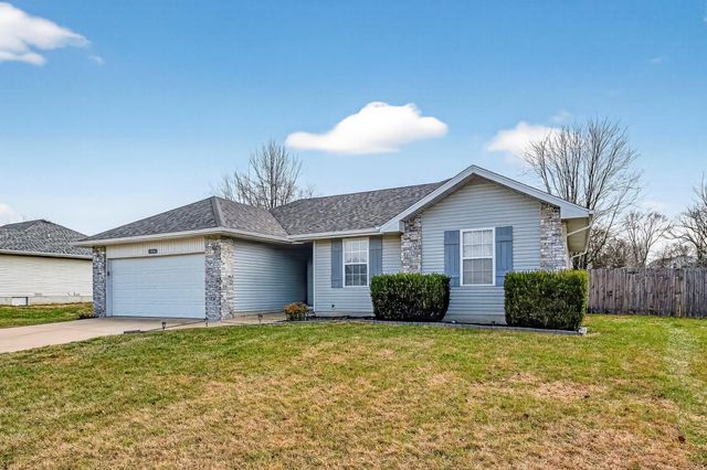 104 Canon Avenue, Clever, MO 65631