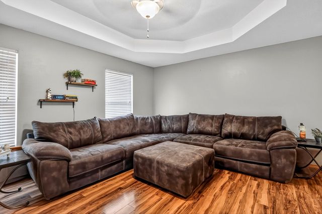 104 Canon Avenue, Clever, MO 65631