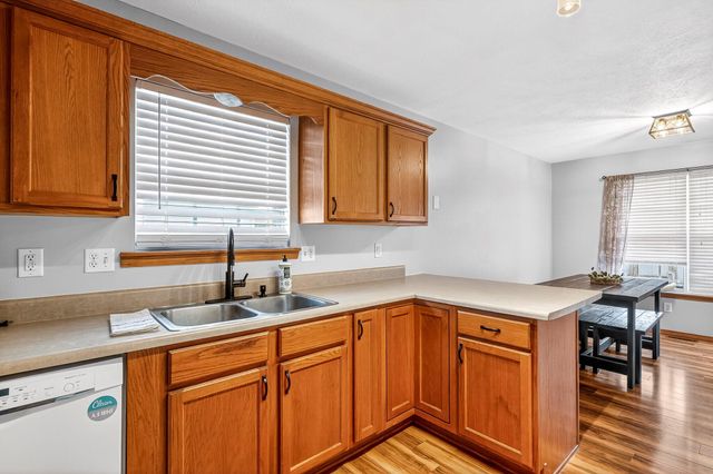 104 Canon Avenue, Clever, MO 65631