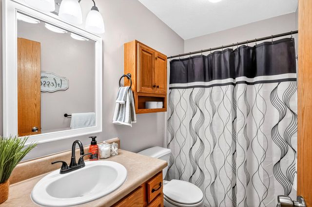 104 Canon Avenue, Clever, MO 65631