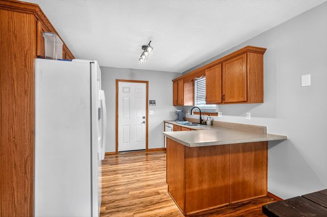 104 Canon Avenue, Clever, MO 65631