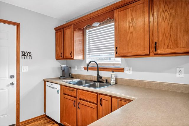 104 Canon Avenue, Clever, MO 65631