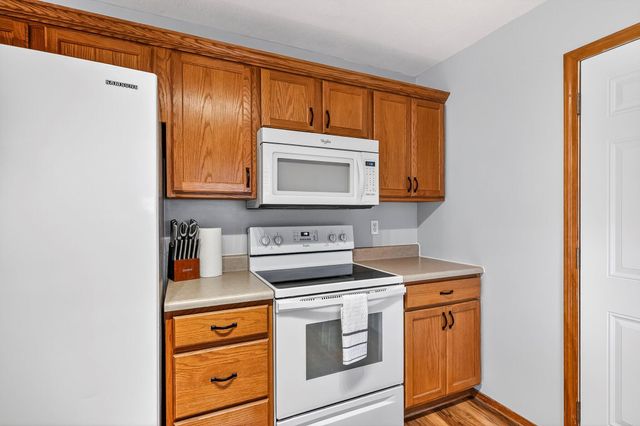 104 Canon Avenue, Clever, MO 65631