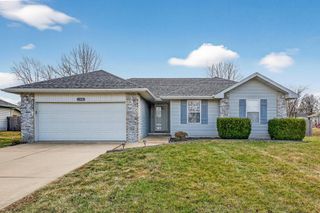 104 Canon Avenue, Clever, MO 65631