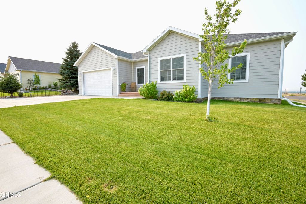 3739 Orange Willow Street, Williston, ND 58801 photo 2
