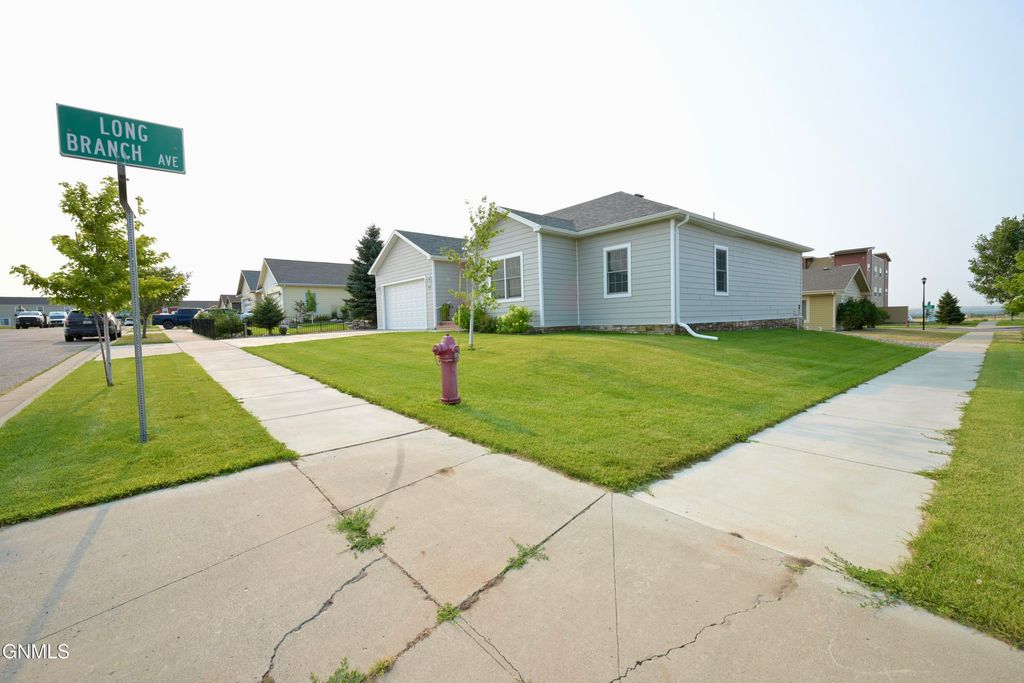 3739 Orange Willow Street, Williston, ND 58801 photo 3