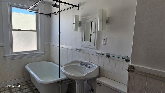 17 Cleveland Ave 3, Worcester, MA 01603