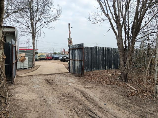 000 W Orem Drive, Houston, TX 77085