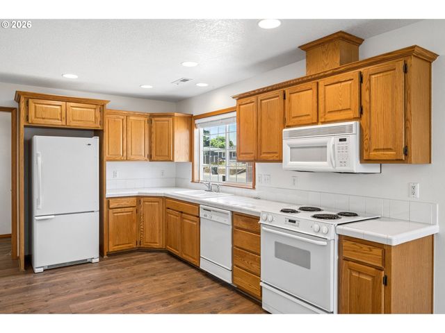 257 N KNIGHTS BRIDGE Rd, Canby, OR 97013