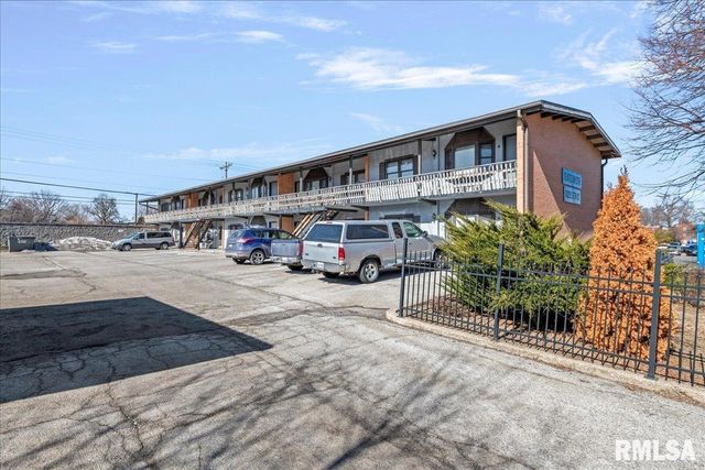 1025 S 5TH Street, Springfield, IL 62703