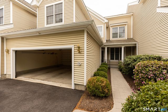 108 Imperial Court 108, Trumbull, CT 06611