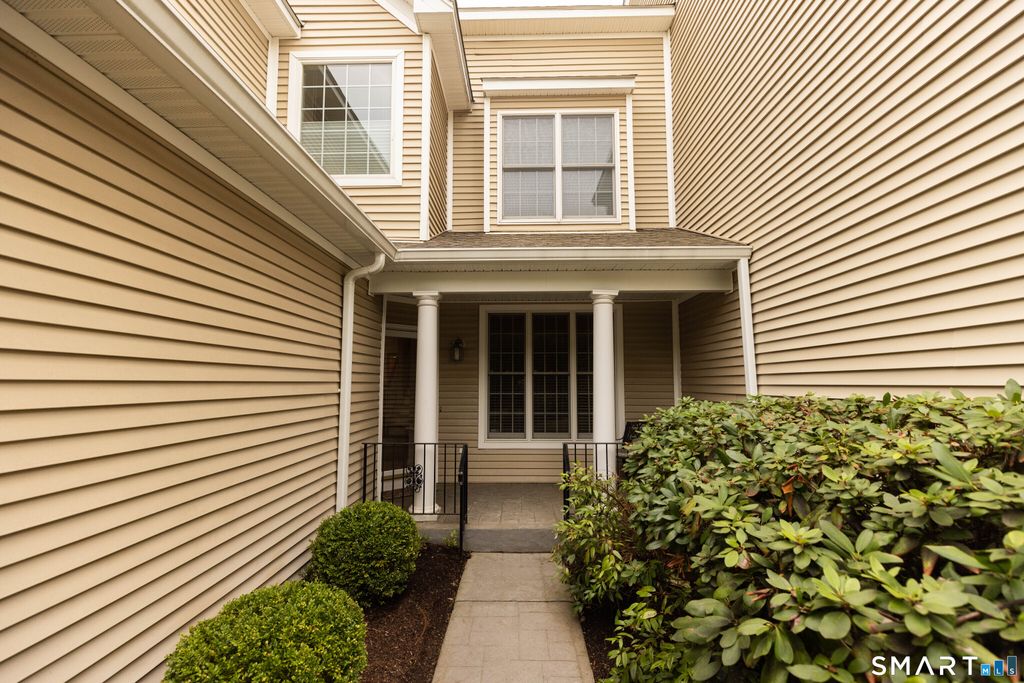 108 Imperial Court 108, Trumbull, CT 06611
