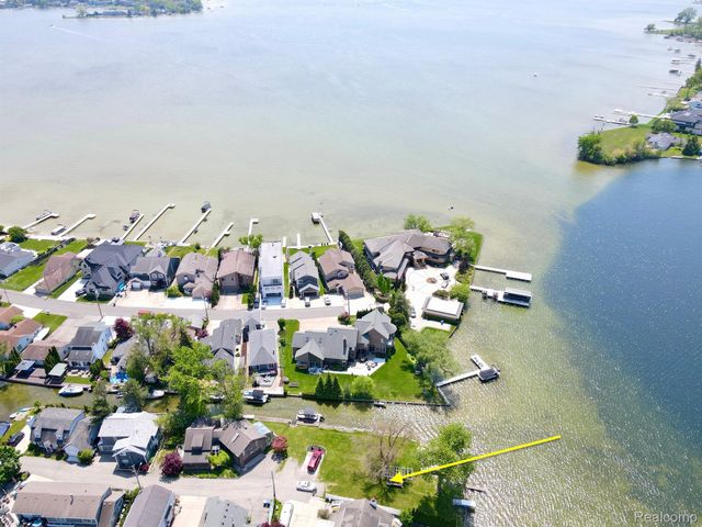 1384 Rossdale, Waterford Charter Township, MI 48328