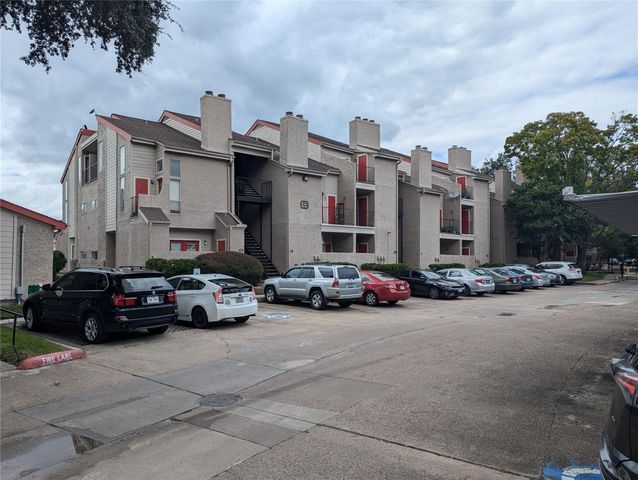 10855 Meadowglen Lane 810, Houston, TX 77042
