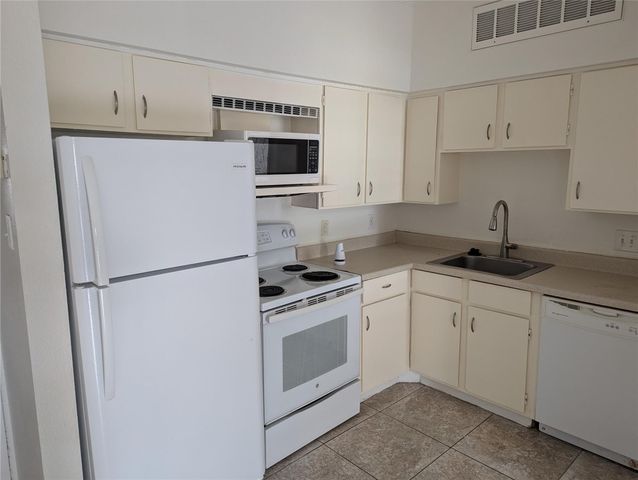 10855 Meadowglen Lane 810, Houston, TX 77042