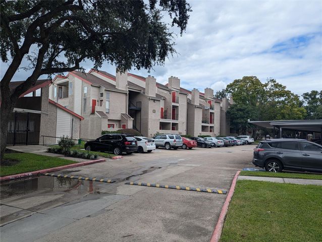 10855 Meadowglen Lane 810, Houston, TX 77042