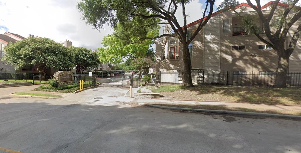 10855 Meadowglen Lane 810, Houston, TX 77042