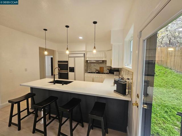 2785 Butters Dr, Oakland, CA 94602