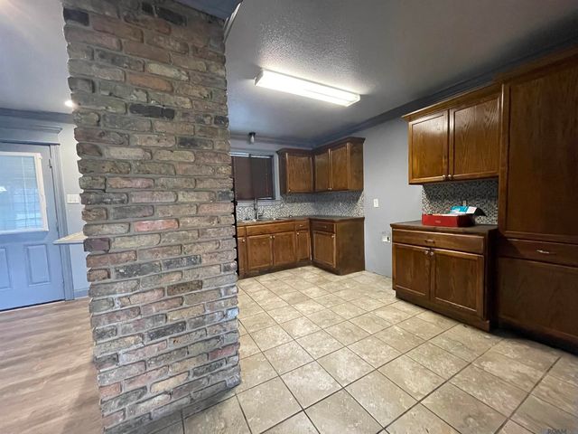 3320 Monterrey Dr, Baton Rouge, LA 70814