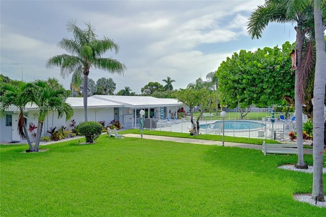 2170 NE 51 Court B6, Fort Lauderdale, FL 33308
