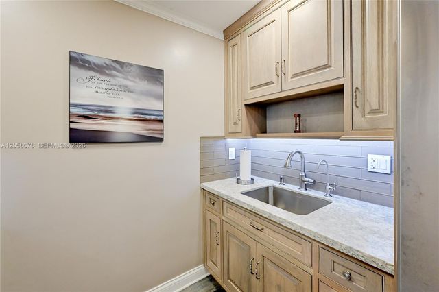 2170 NE 51 Court B6, Fort Lauderdale, FL 33308