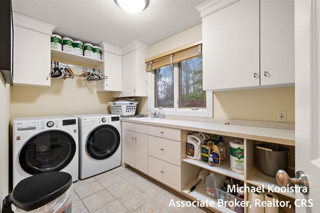 7320 Valhalla Drive, Alto, MI 49302