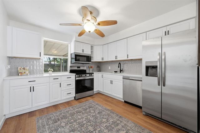 7242 LYNNWOOD AVENUE N, St Petersburg, FL 33710