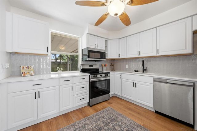 7242 LYNNWOOD AVENUE N, St Petersburg, FL 33710