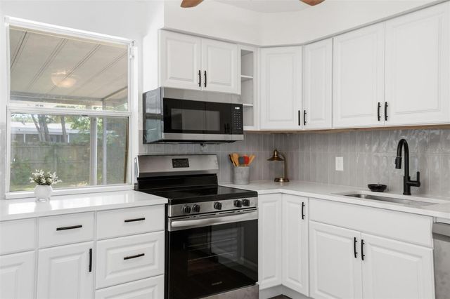 7242 LYNNWOOD AVENUE N, St Petersburg, FL 33710