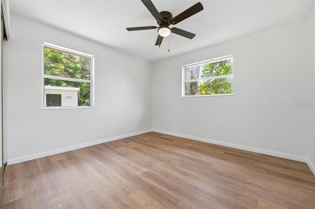 7242 LYNNWOOD AVENUE N, St Petersburg, FL 33710