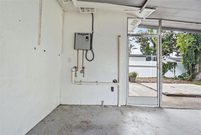 7242 LYNNWOOD AVENUE N, St Petersburg, FL 33710