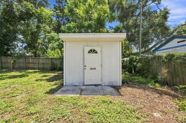 7242 LYNNWOOD AVENUE N, St Petersburg, FL 33710