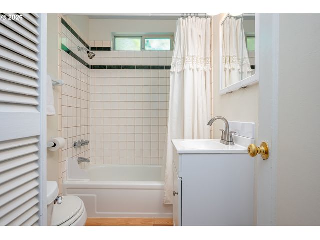 5044 Ne CULLY Blvd, Portland, OR 97218