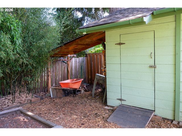 5044 Ne CULLY Blvd, Portland, OR 97218