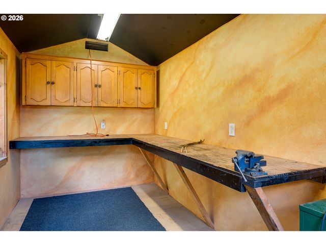5044 Ne CULLY Blvd, Portland, OR 97218