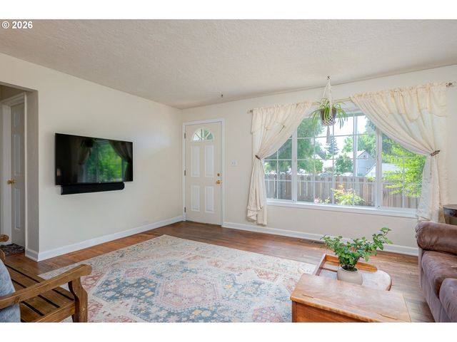 5044 Ne CULLY Blvd, Portland, OR 97218