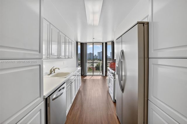 3640 Yacht Club Dr 708, Aventura, FL 33180