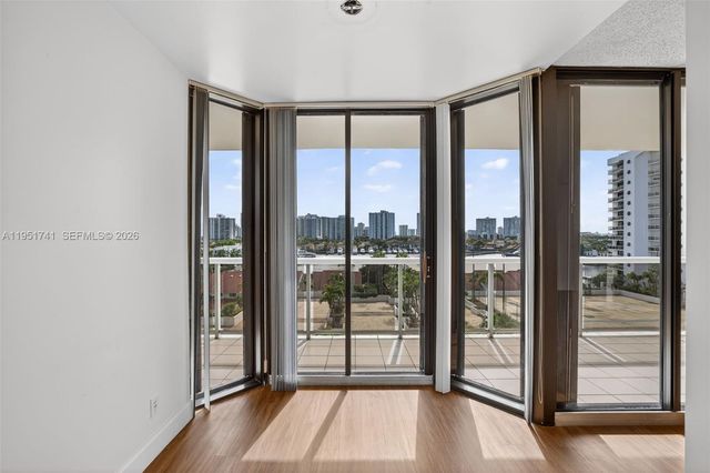 3640 Yacht Club Dr 708, Aventura, FL 33180