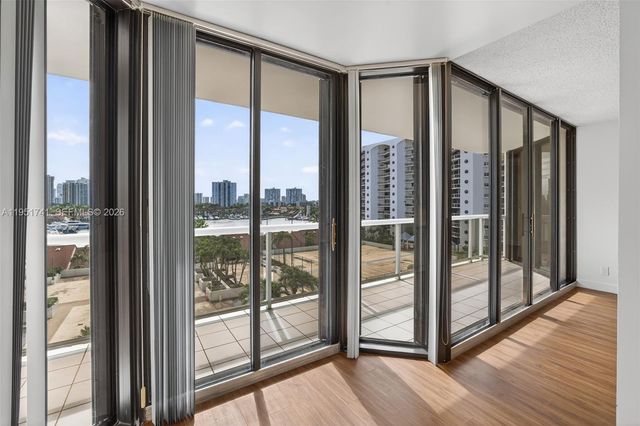 3640 Yacht Club Dr 708, Aventura, FL 33180