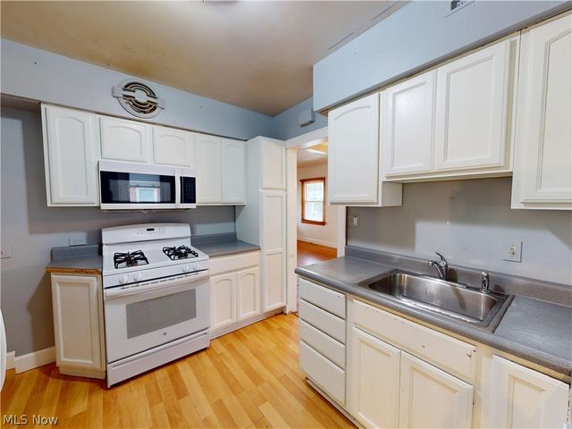 1560 Biltmore Road, Lyndhurst, OH 44124
