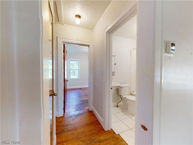 1560 Biltmore Road, Lyndhurst, OH 44124