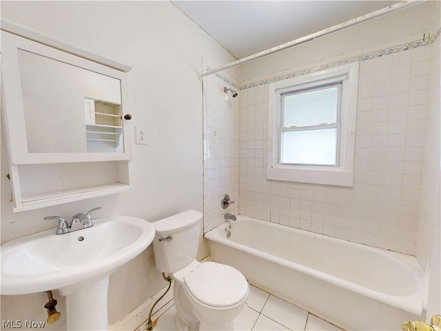 1560 Biltmore Road, Lyndhurst, OH 44124