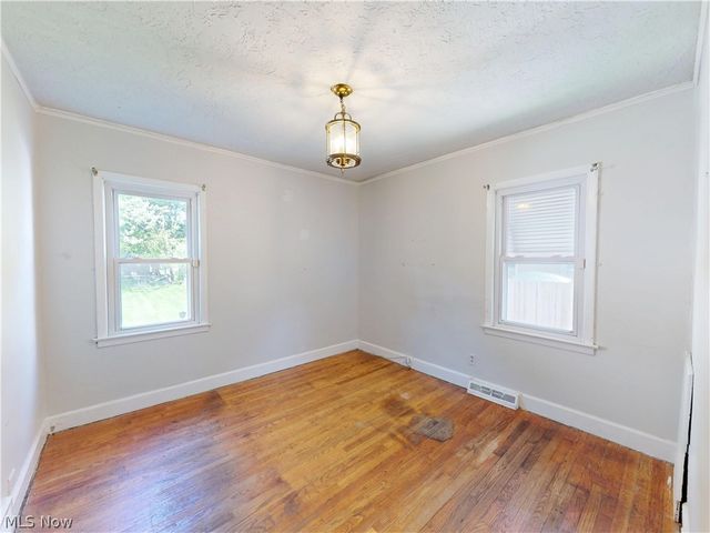 1560 Biltmore Road, Lyndhurst, OH 44124